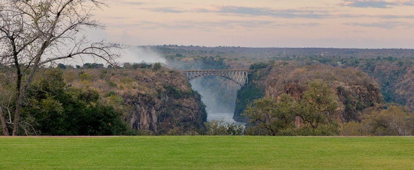 The Victoria Falls Hote
(Victoria Falls) Zimbabwe - www.photo-safaris.com